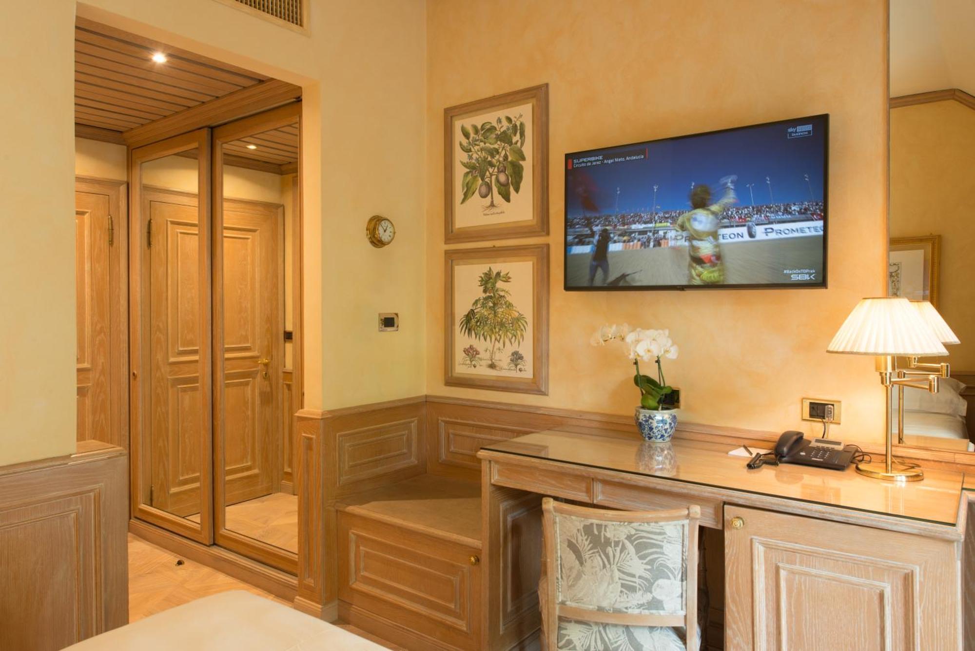Hotel De La Ville Monza - Small Luxury Hotels Of The World Room photo